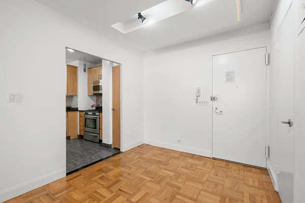 $735,000 | 333 East 69th Street, Unit 3A | Lenox Hill