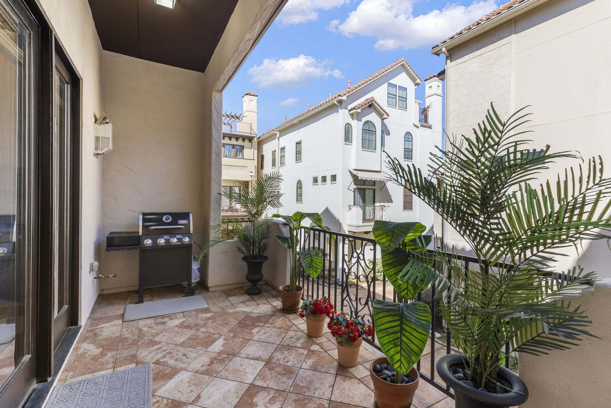 5407 Feagan Street Houston, TX 77007 - Photo 13 of 43 a view of entryway and hall