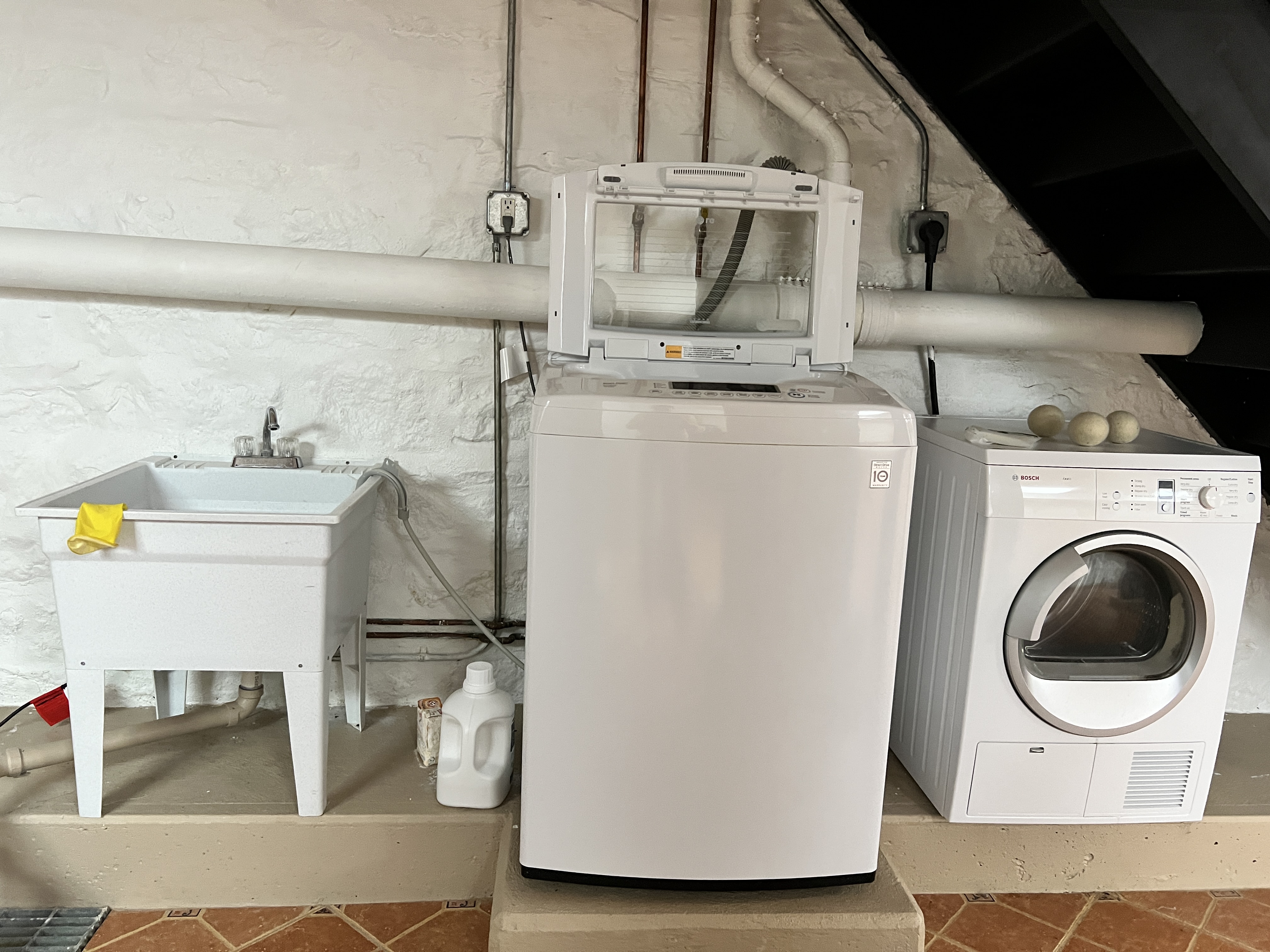 75 Warren Street, Unit 1 Brooklyn, NY 11201 - Photo 11 of 14 a utility room with dryer and washer