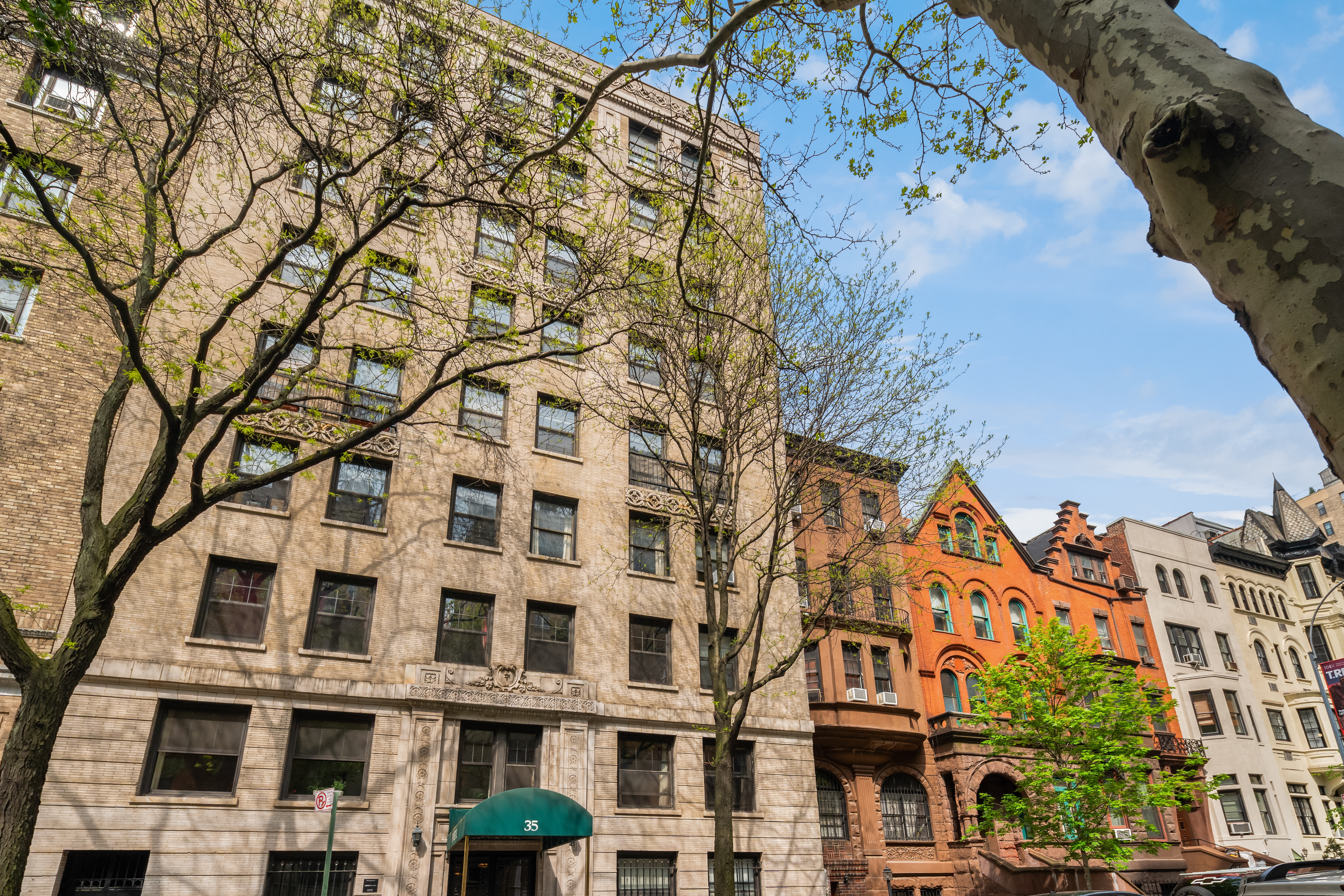 35 West 82nd Street, Unit 4C Manhattan, NY 10024 - Photo 9 of 11 front view of a building
