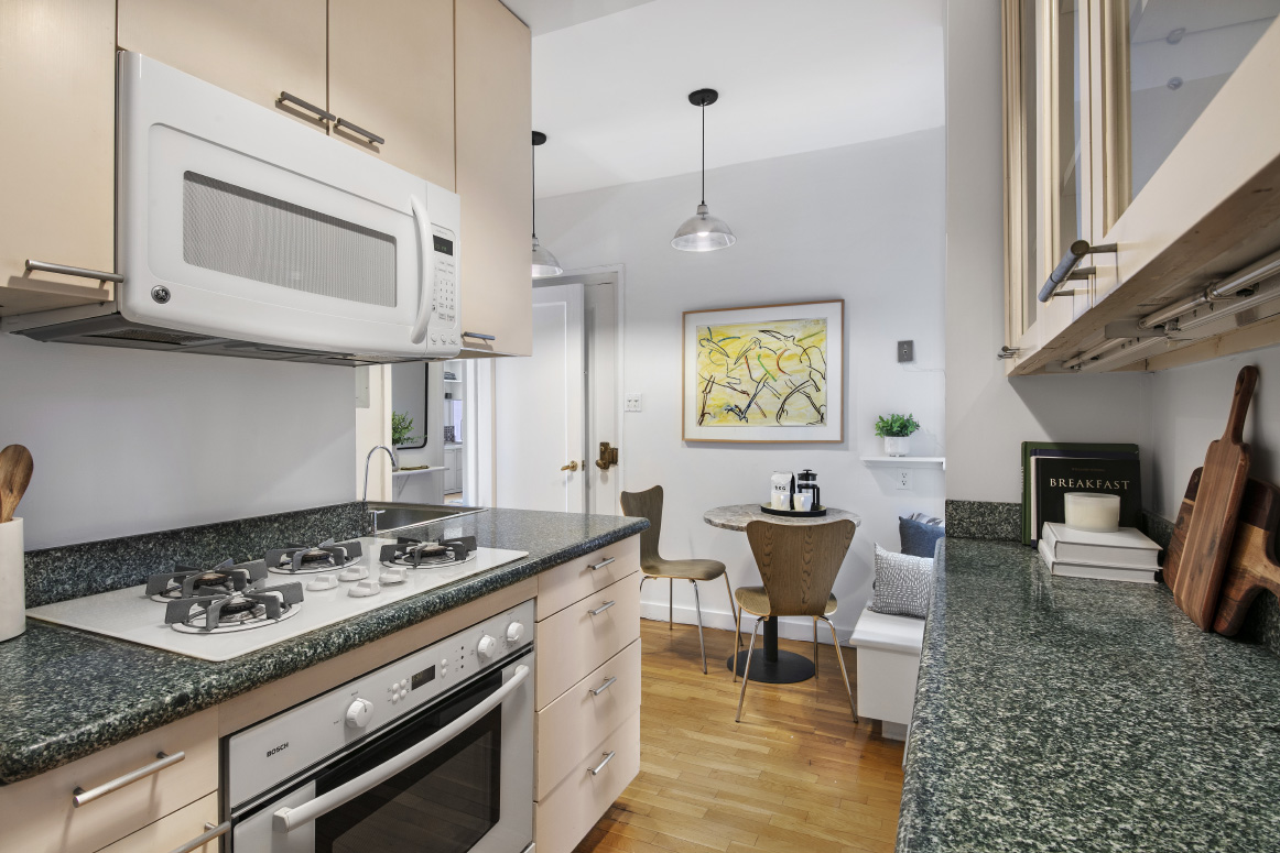 32 Washington Square West, Unit 7E Manhattan, NY 10011 - Photo 10 of 12