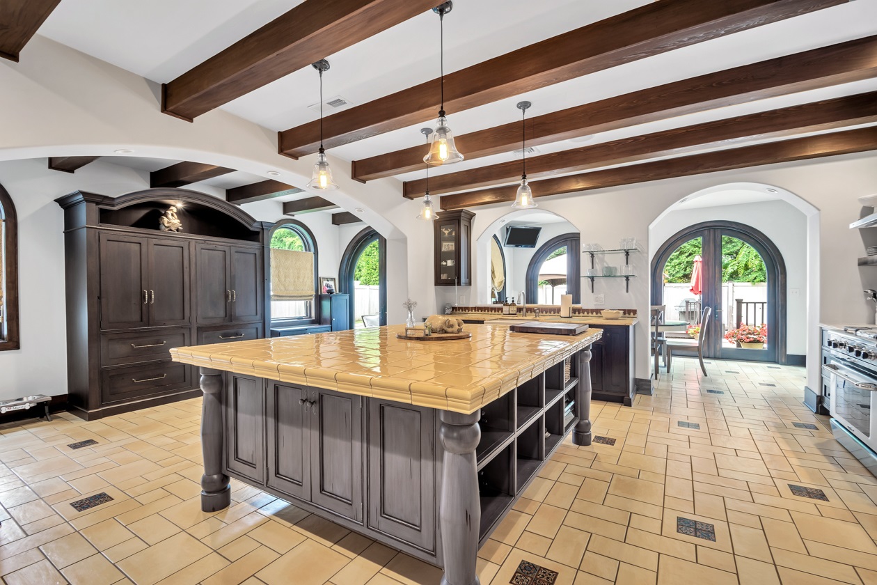 35 Grymes Hill Road Staten Island, NY 10301 - Photo 8 of 31