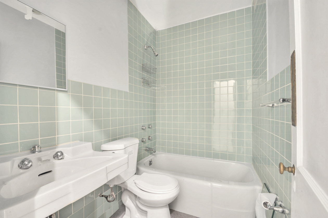 119 West 10th Street Manhattan, NY 10011 - Photo 14 of 29