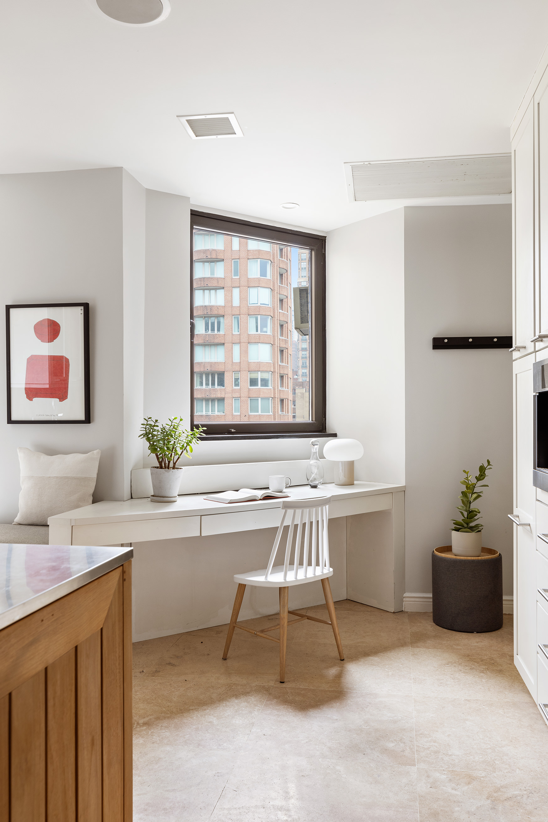 180 East 79th Street, Unit 14G Manhattan, NY 10075 - Photo 3 of 12 a living room with a couch and a potted plant