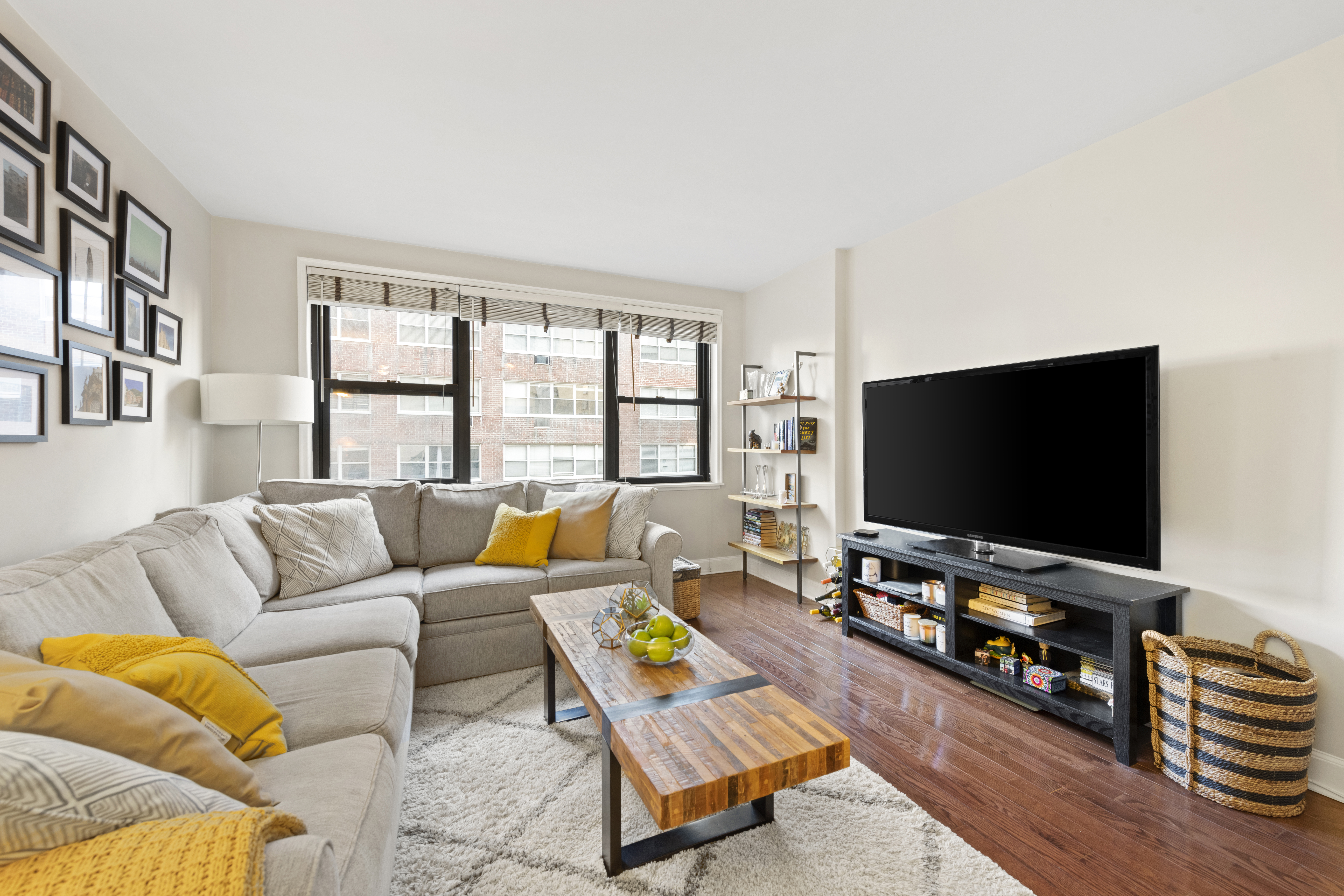 301 East 69th Street, Unit 7C Manhattan, NY 10021 - Photo 3 of 9