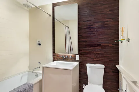$975,000 | 2 Northside Piers, Unit 3T | Williamsburg