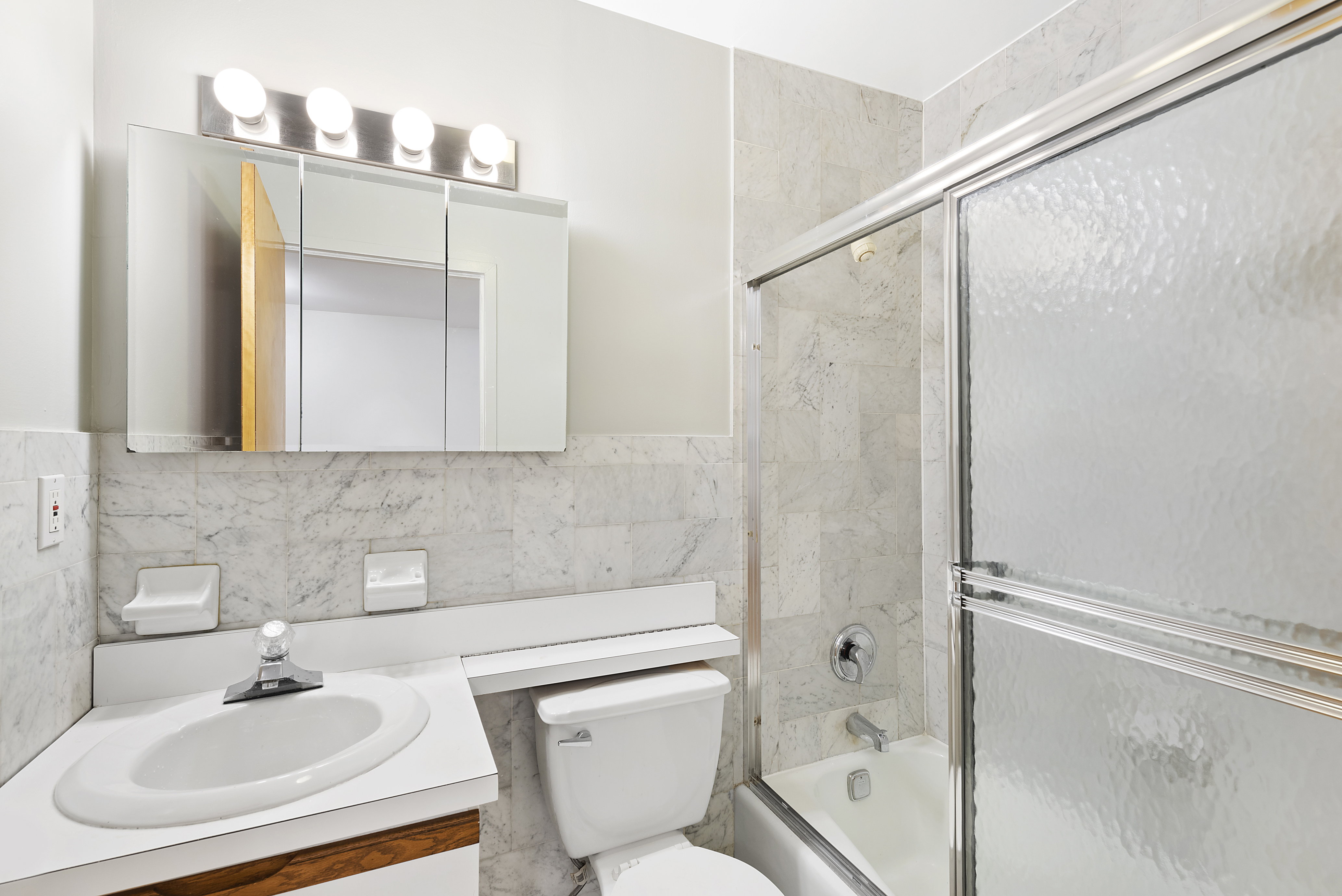 325 West 51st Street, Unit 3A Manhattan, NY 10019 - Photo 5 of 8