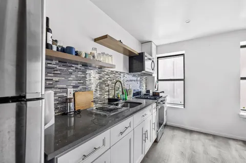 $450,000 | 498 West 55th Street, Unit 5S | Hell's Kitchen