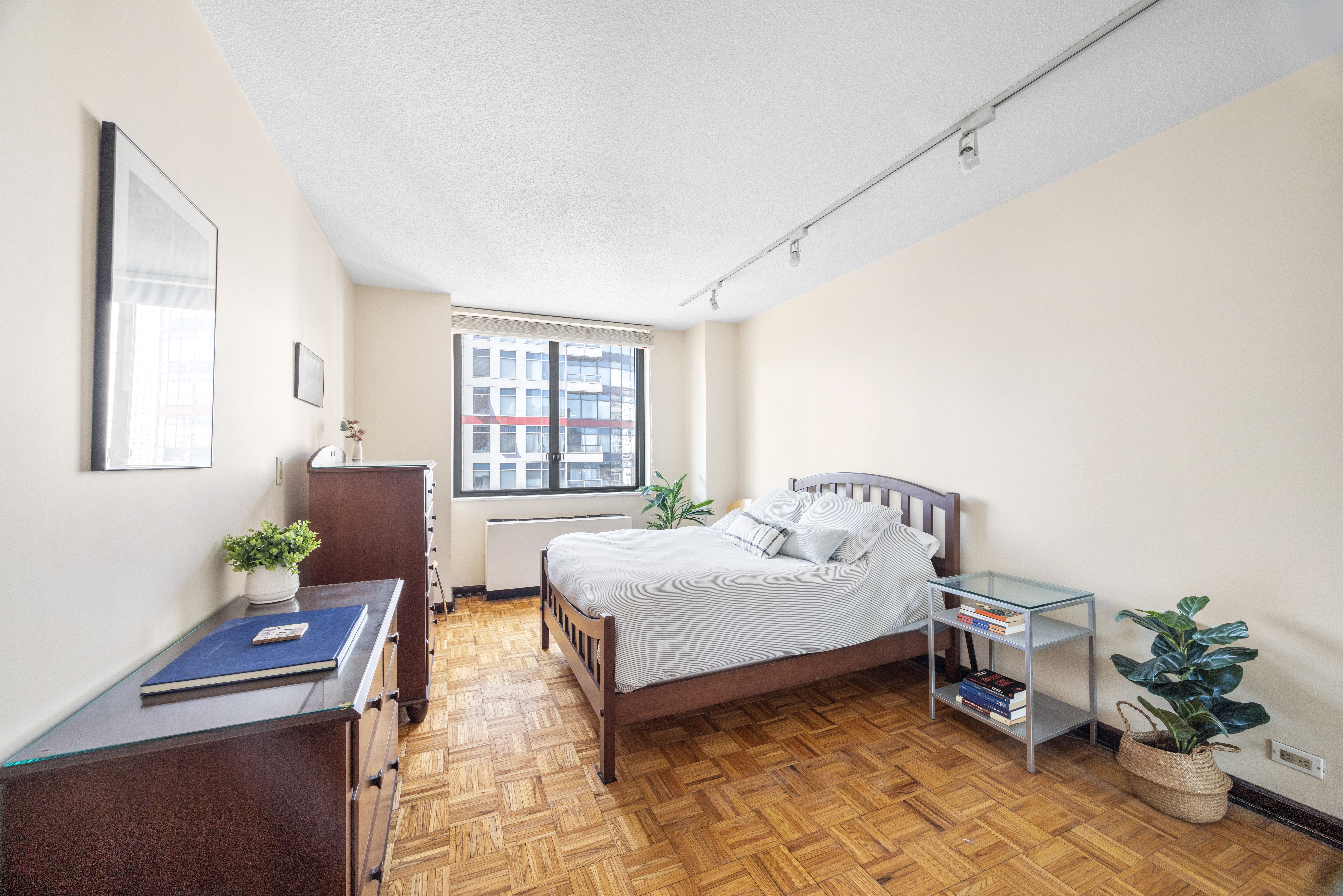 300 East 54th Street, Unit 35F Manhattan, NY 10022 - Photo 4 of 10