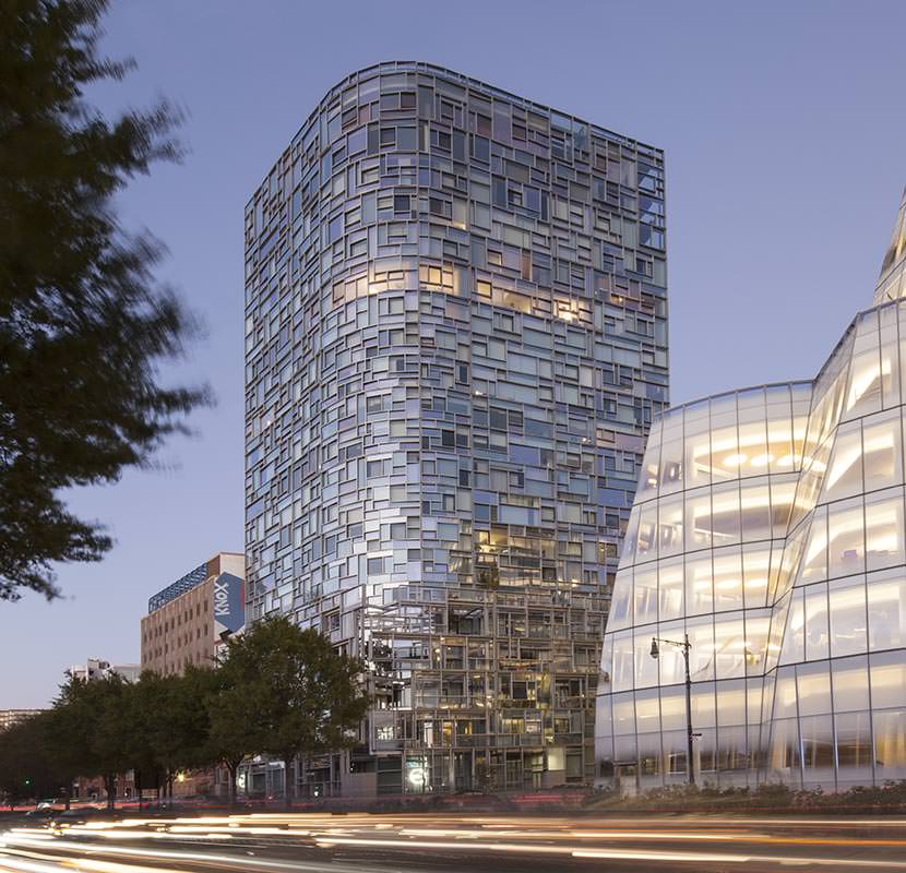 100 11th Avenue, Unit 5A Manhattan, NY 10011 - Photo 19 of 20 a front view of a building