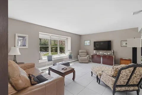 $1,851,000 | 121 Montauk Highway, Quogue, NY 11959