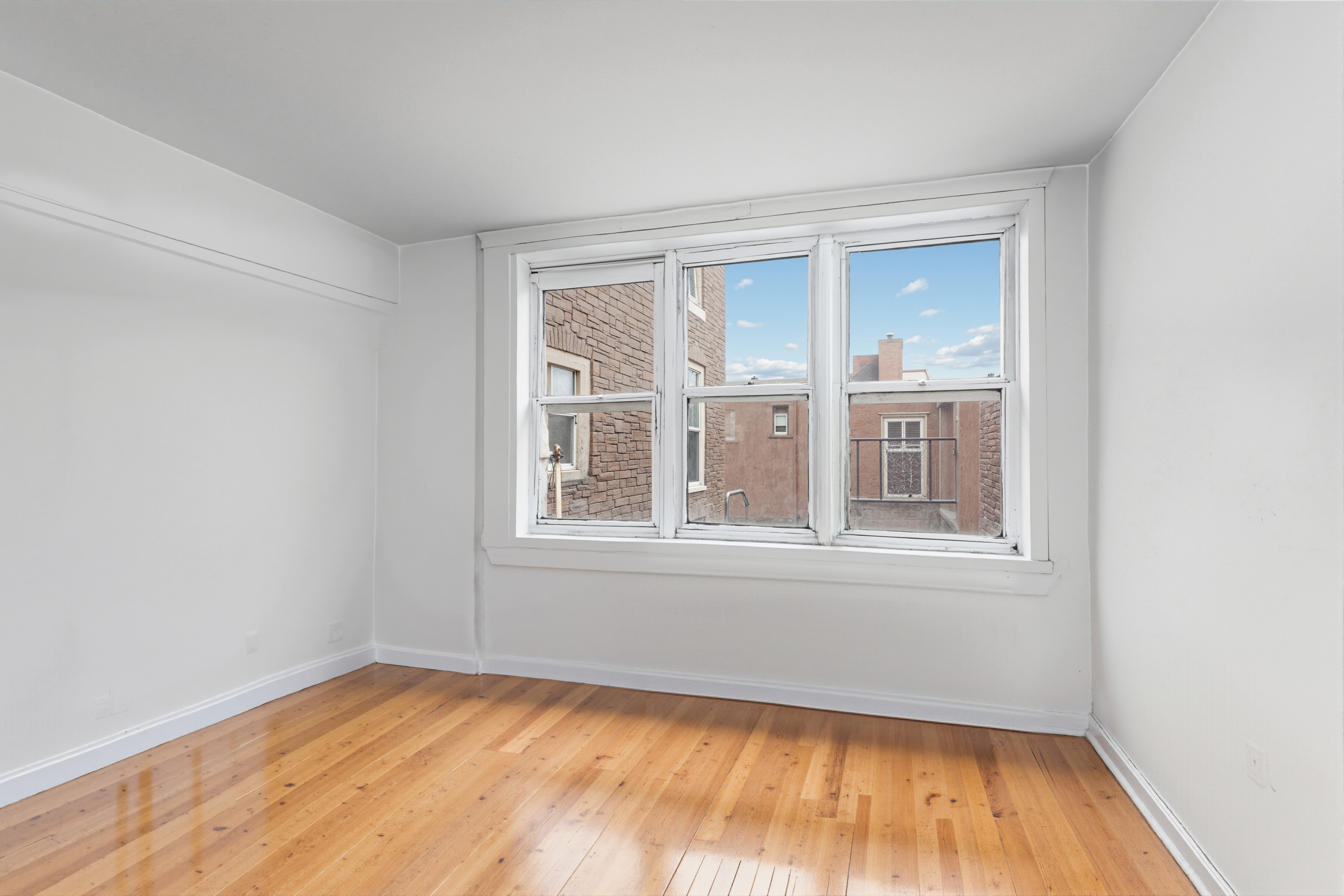 227 Ocean Parkway, Unit 7F Brooklyn, NY 11218 - Photo 4 of 7 an empty room with a window