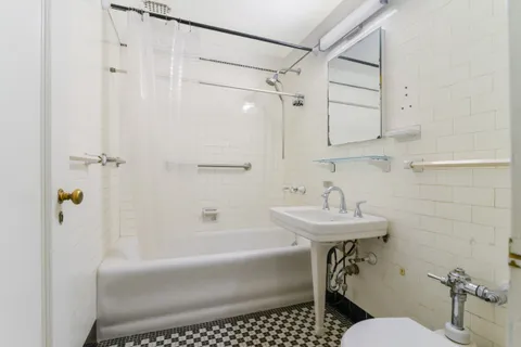 $483,000 | 201 West 16th Street, Unit 3C | Chelsea