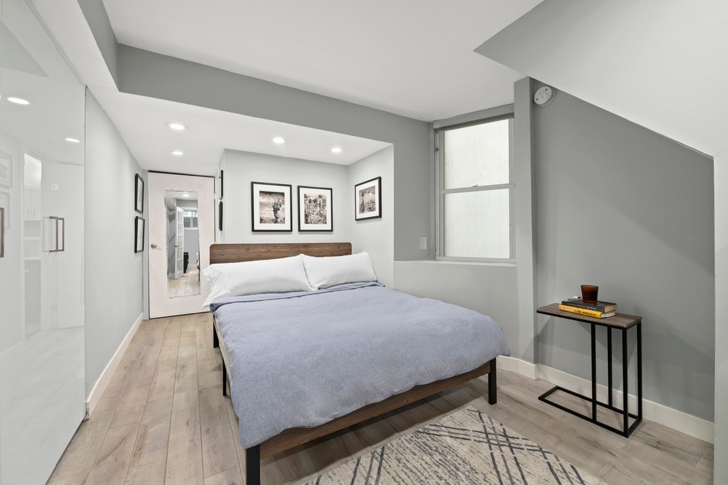 325 West 21st Street, Unit 4A Manhattan, NY 10011 - Photo 5 of 10