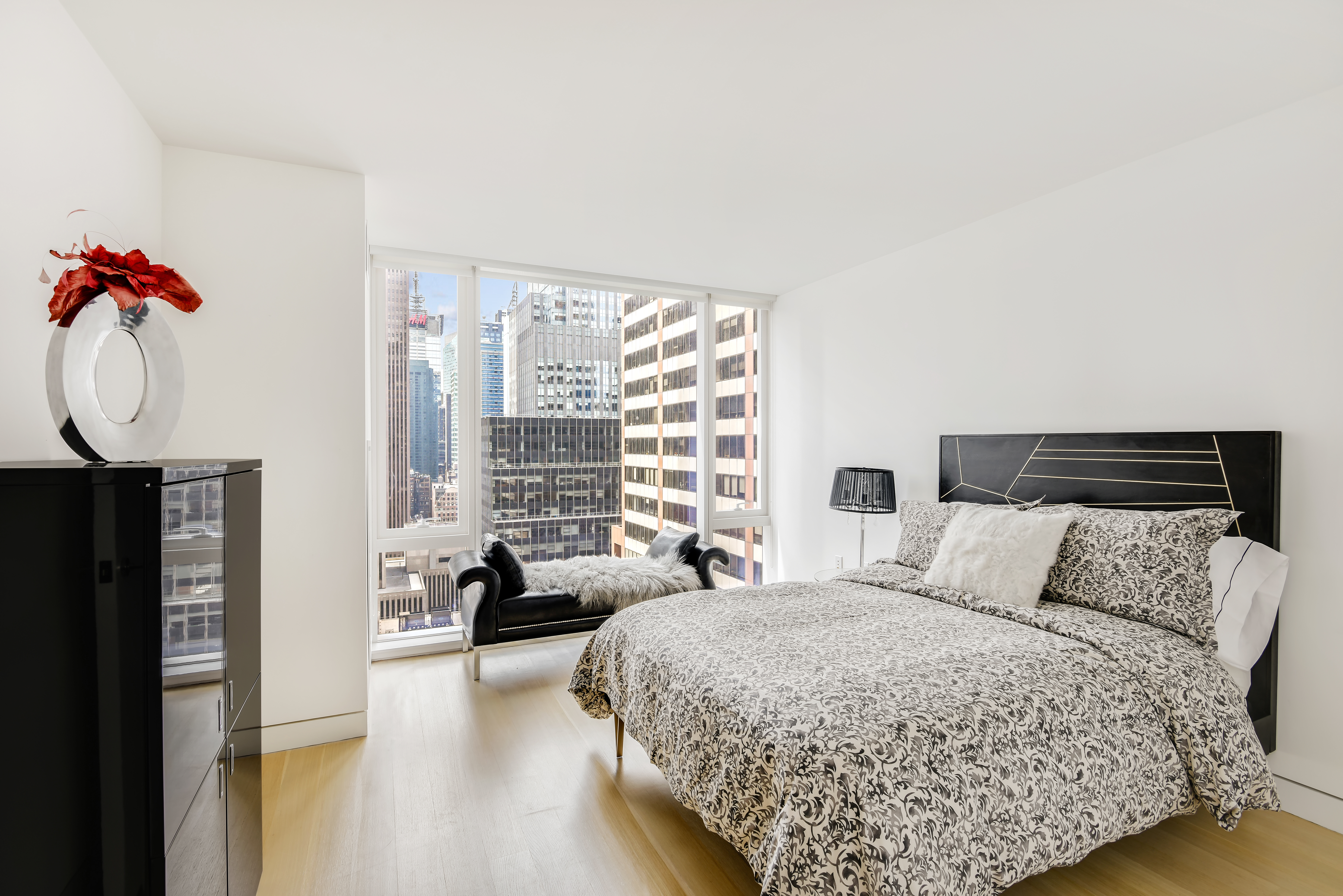 135 West 52nd Street, Unit 23C Manhattan, NY 10019 - Photo 11 of 18