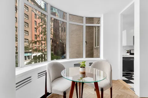 $730,000 | 24 West 55th Street, Unit 3D | Midtown Central