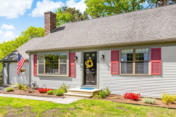 $685,000 | 7 Bonnie Briar Drive, Osterville, MA 02655