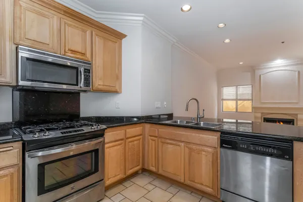 $1,149,988 | 10364 Almayo Avenue, Unit 103, Los Angeles, CA 90064
