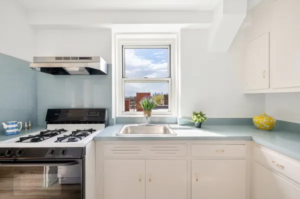 $565,000 | 35-50 85th Street, Unit 9E | Jackson Heights