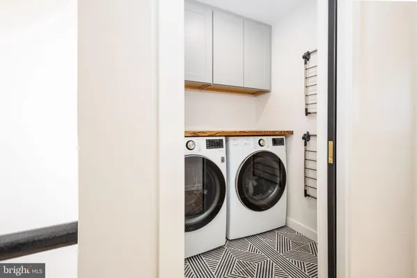 $1,795,000 | 283 Locust Street, Philadelphia, PA 19106