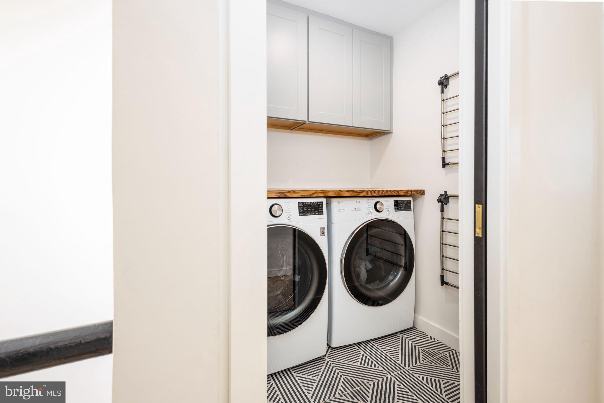 283 Locust Street Philadelphia, PA 19106 - Photo 21 of 33 a utility room with dryer and washer