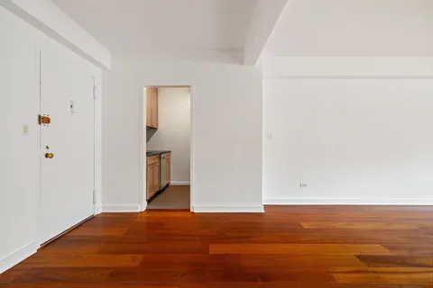 $1,175,000 | 11 5th Avenue, Unit 7S | Greenwich Village