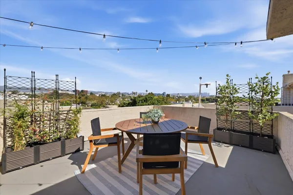 $1,180,000 | 12321 Ocean Park Boulevard, Unit 18, Los Angeles, CA 90064