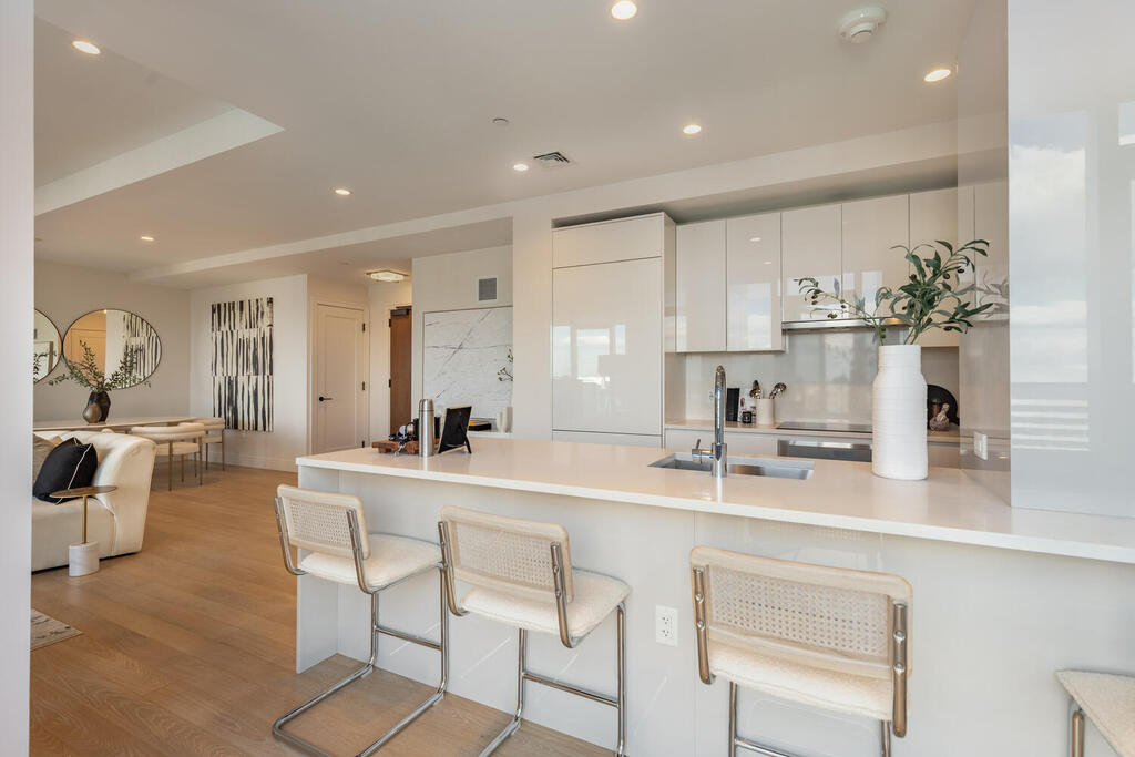 131 Seaport Boulevard, Unit PH3A Boston, MA 02210 - Photo 2 of 11