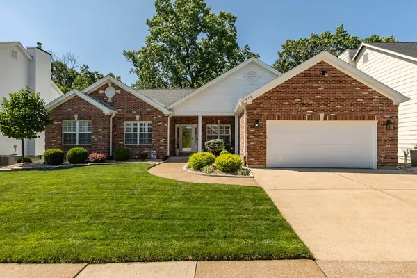$585,000 | 414 Arbor Glen Drive, Ballwin, MO 63021