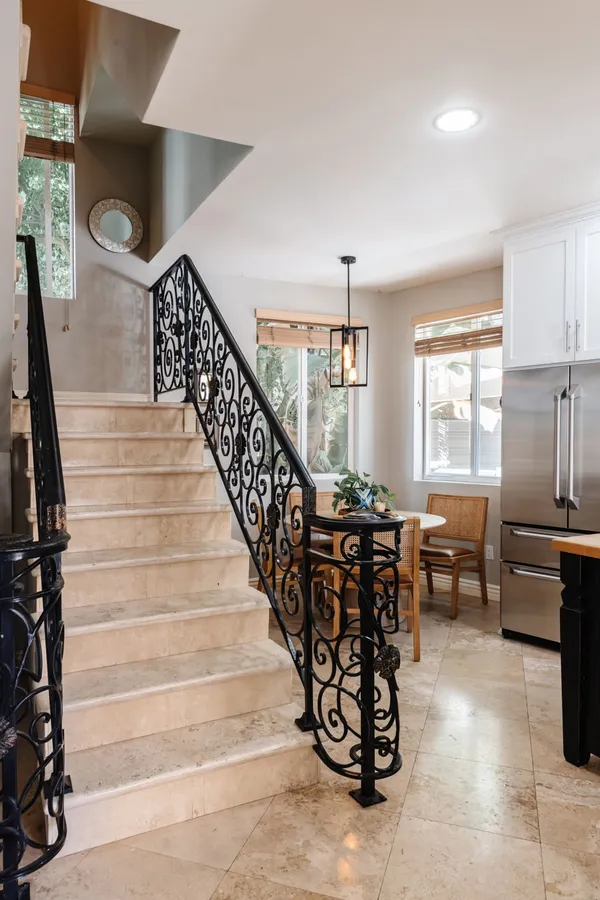$1,799,000 | 230 Ardmore Avenue, Hermosa Beach, CA 90254