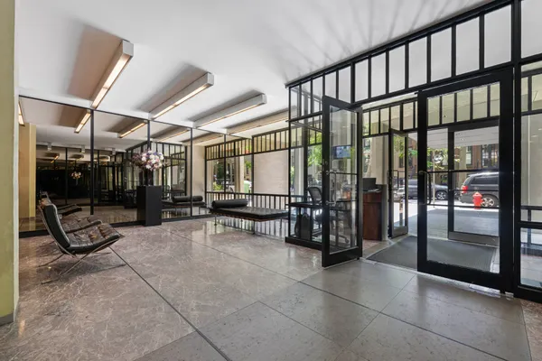 $735,000 | 333 East 69th Street, Unit 3A | Lenox Hill