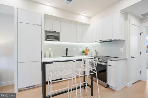 Contact Agent | 8th Street Southeast, Washington, DC 20003