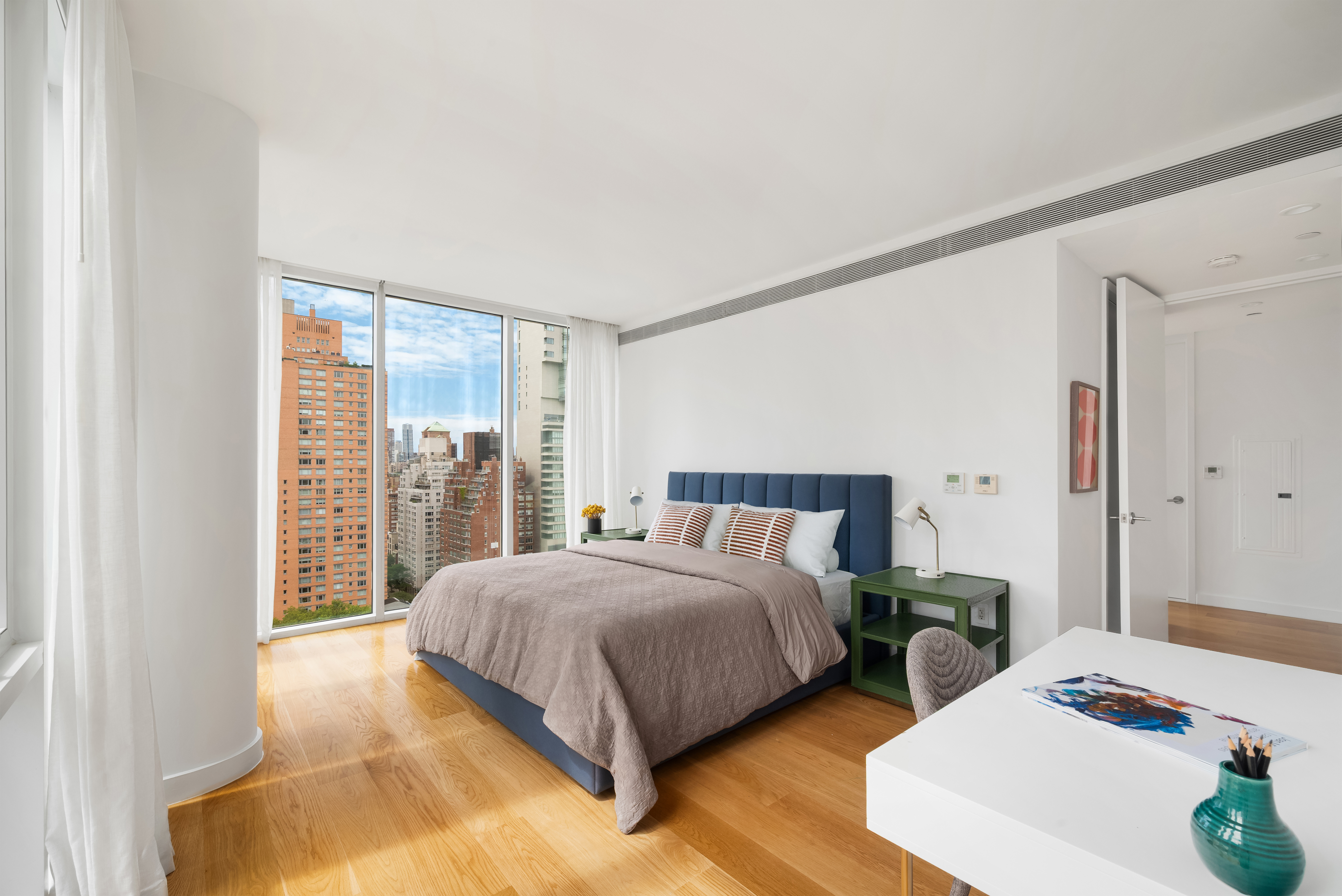 301 East 61st Street, Unit 17A Manhattan, NY 10065 - Photo 5 of 16