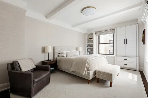 $850,000 | 179 East 79th Street, Unit 11C | Upper East Side