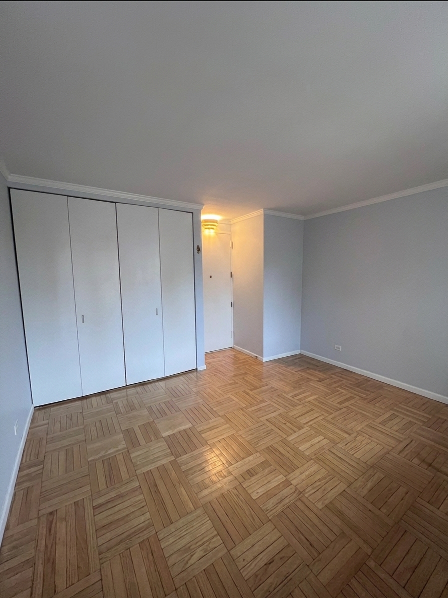 236 East 47th Street, Unit 28D Manhattan, NY 10017 - Photo 1 of 5 Gallery Image 1