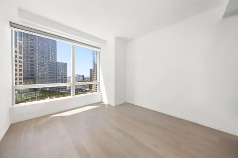 $1,300,000 | 1 City Point, Unit 18H | Downtown Brooklyn