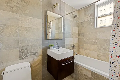 $945,000 | 52 3rd Avenue, Unit 4A | Boerum Hill