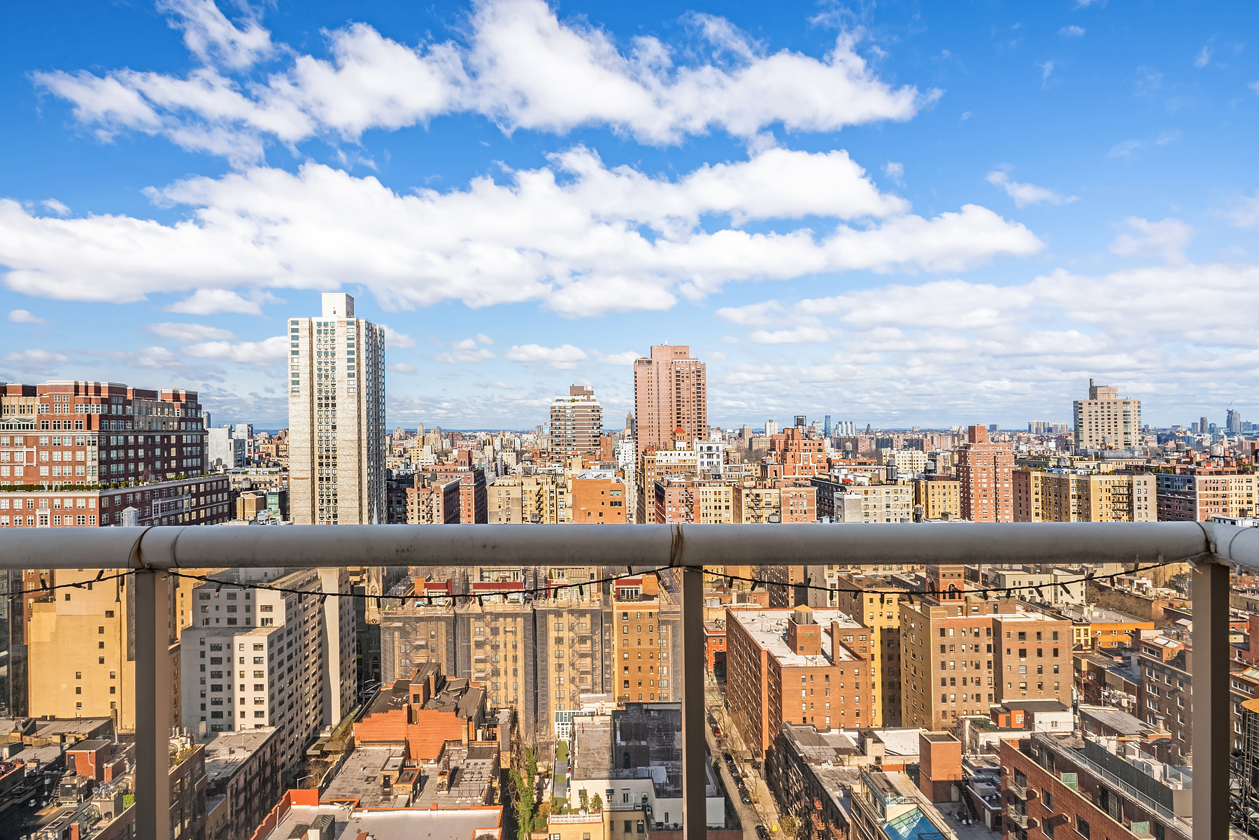 200 East 89th Street, Unit 27A Manhattan, NY 10128 - Photo 3 of 11 Gallery Image 3