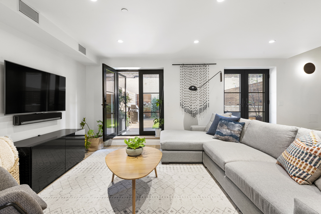 170 Broadway, Unit 1B Brooklyn, NY 11211 - Photo 2 of 14