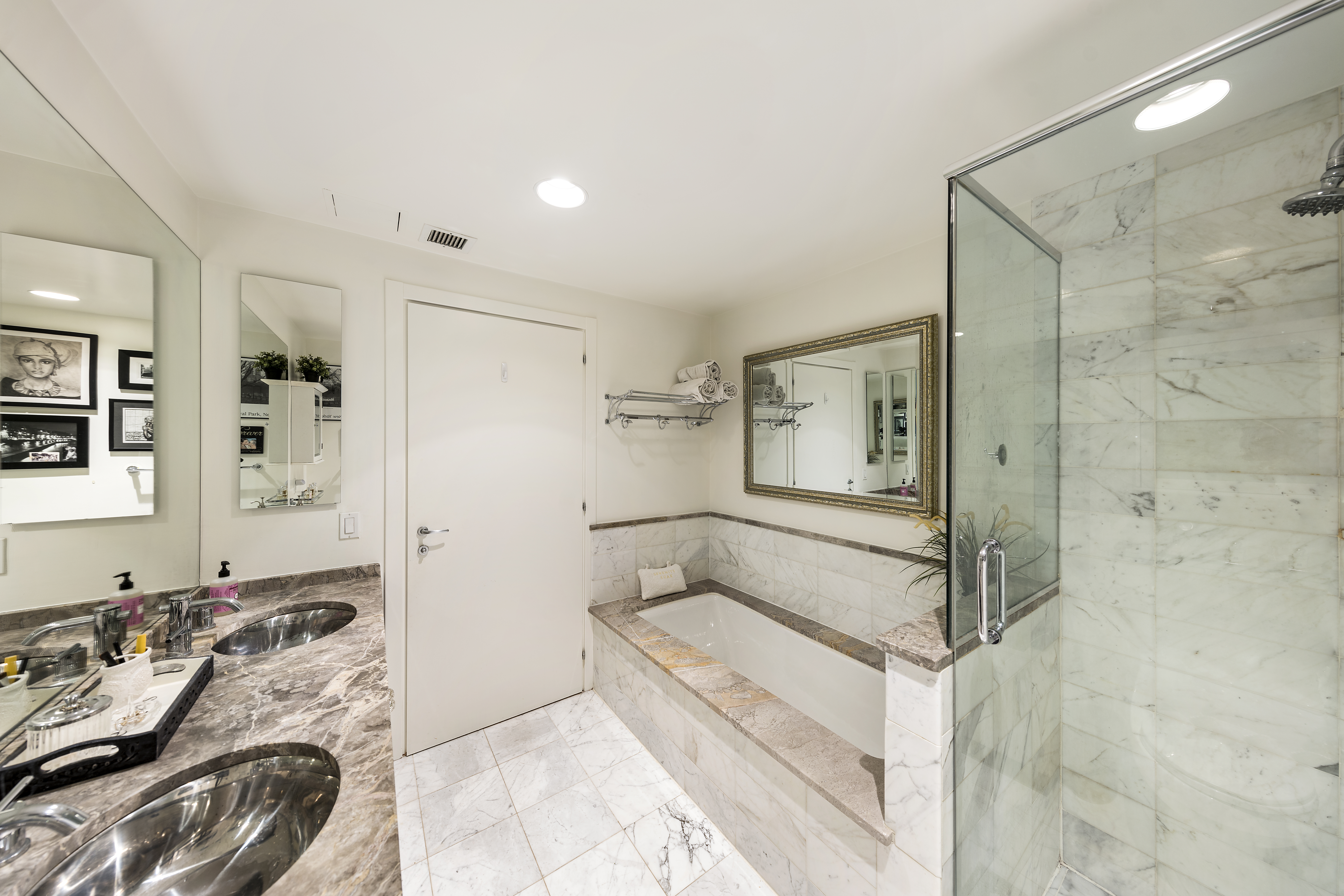 440 Kent Avenue, Unit 9D Brooklyn, NY 11249 - Photo 10 of 13 Gallery Image 10