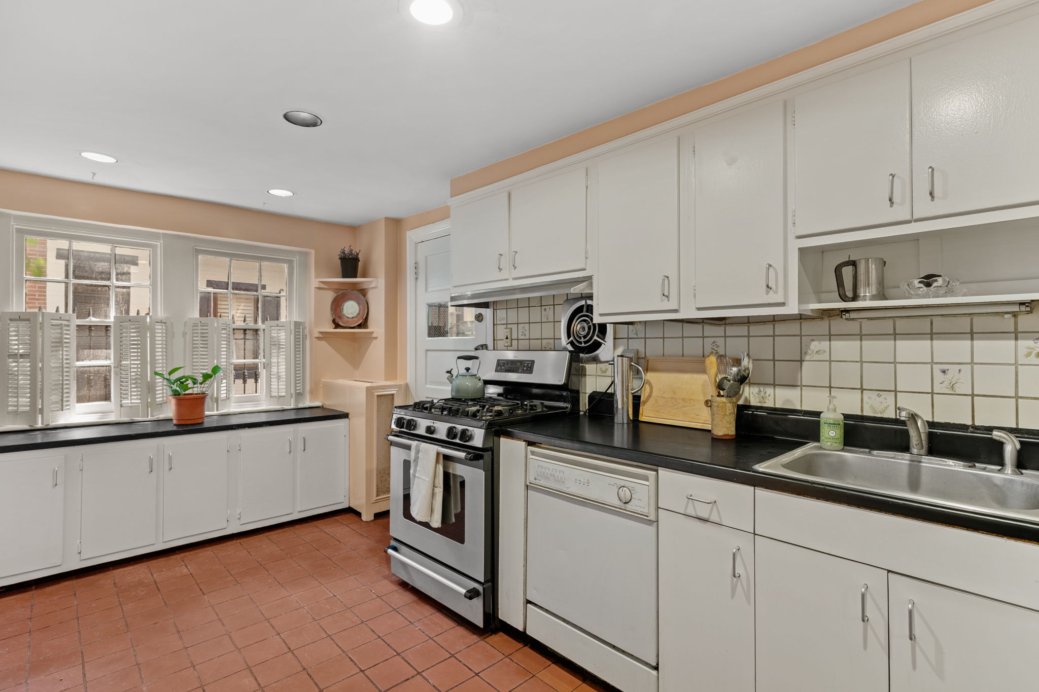 2208 Rittenhouse Square Philadelphia, PA 19103 - Photo 10 of 27