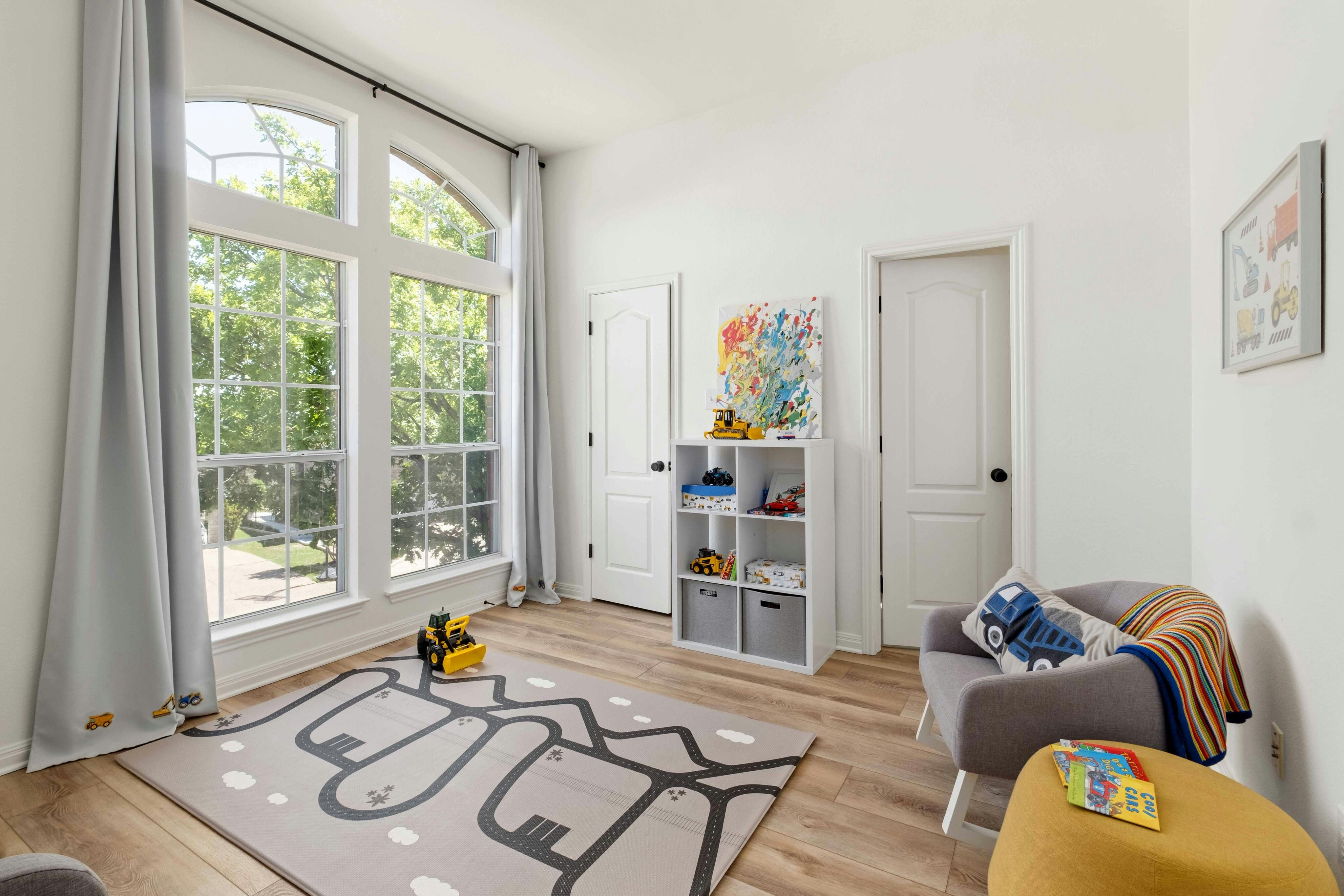 10608 Pointe View Drive Austin, TX 78738 - Photo 24 of 46 a living room with furniture and a window