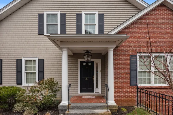 $949,000 | 900 Lynnfield Street, Lynnfield, MA 01940