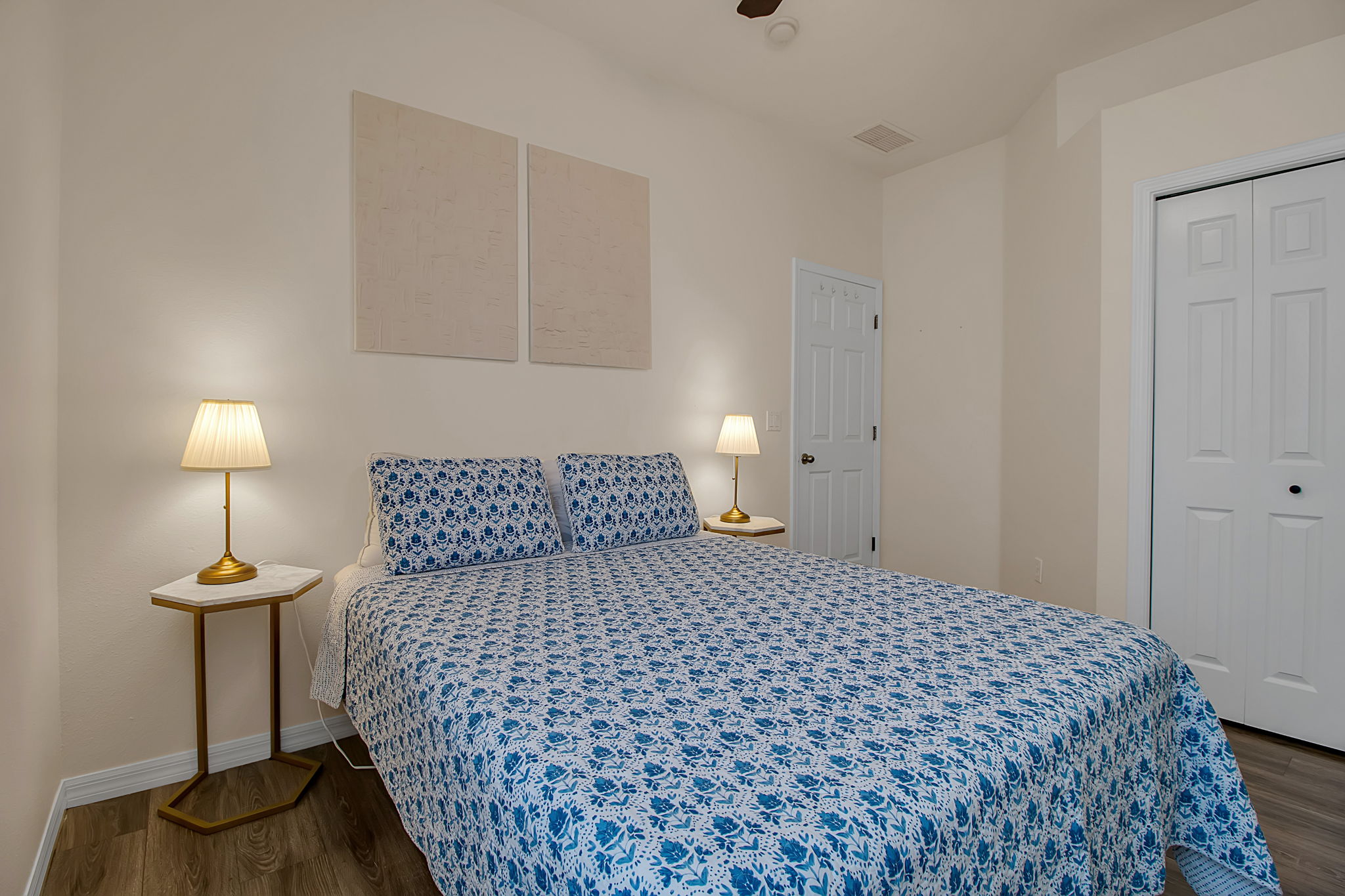 6106 34th Court East Bradenton, FL 34203 - Photo 42 of 69 a bedroom with a bed and a lamp