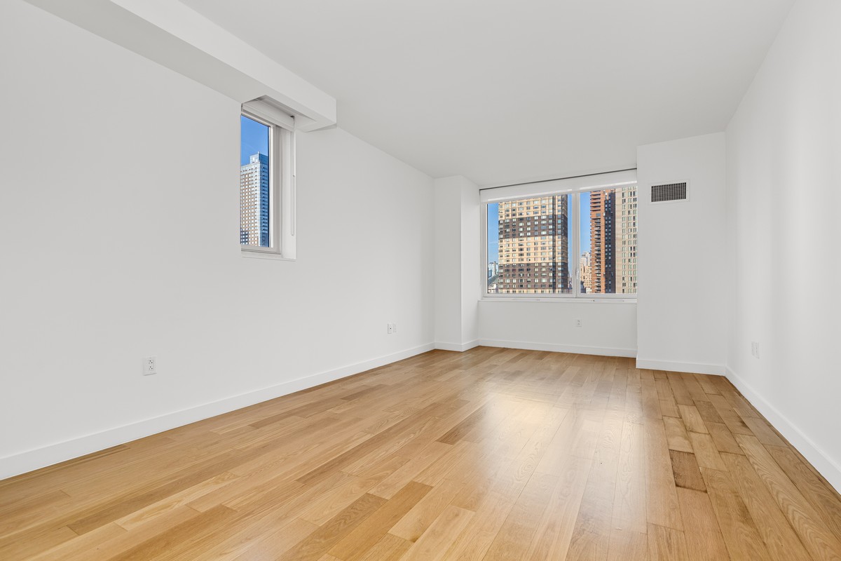 515 9th Avenue, Unit Undisclosed Manhattan, NY 10018 - Photo 3 of 11