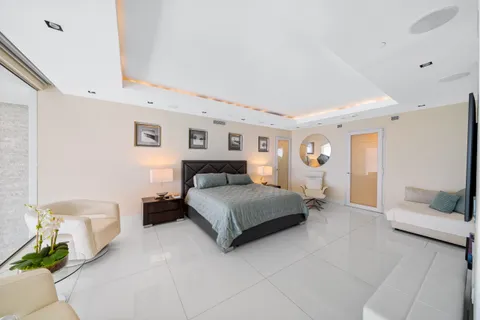 $5,199,000 | 1040 Biscayne Boulevard, Unit 4403, Miami, FL 33132
