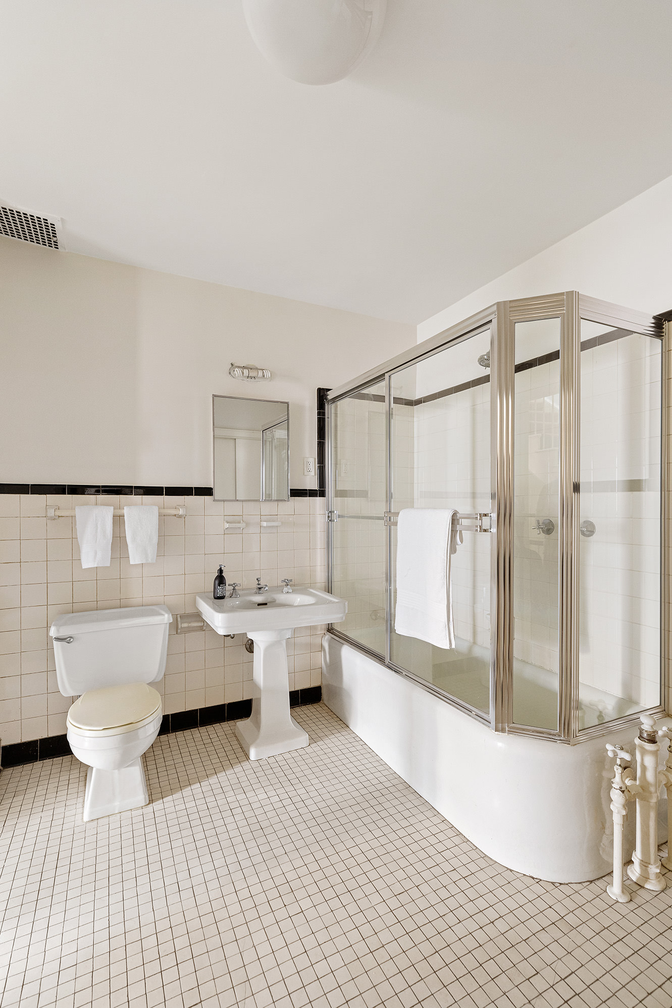 10 East 82nd Street Manhattan, NY 10028 - Photo 17 of 22 a living room with furniture and a table