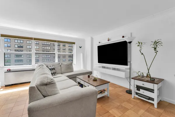 $635,000 | 150 West End Avenue, Unit 10P | Upper West Side