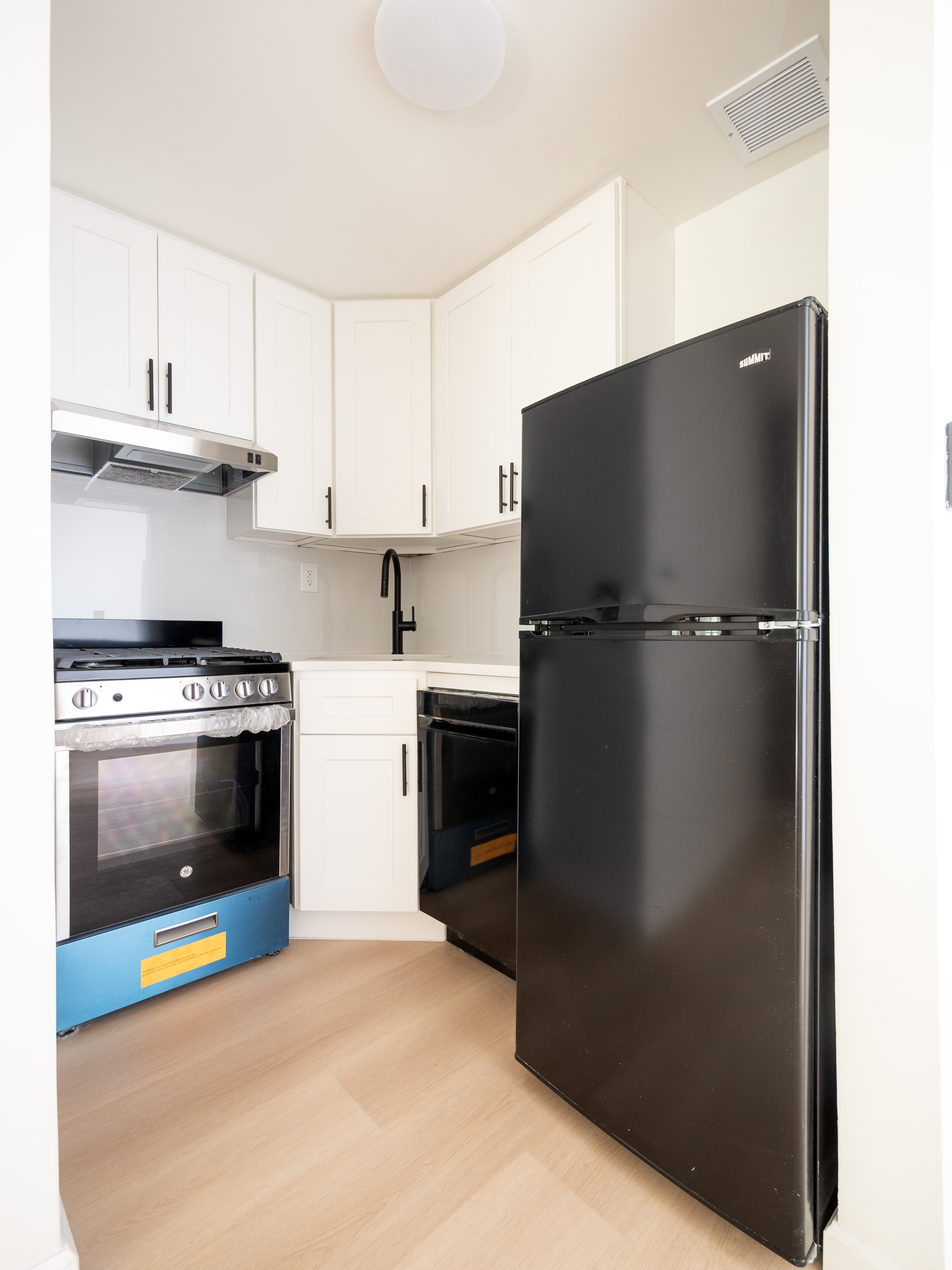 314 West 56th Street, Unit 4E Manhattan, NY 10019 - Photo 3 of 7 Gallery Image 3