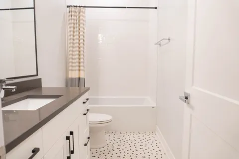 $960,000 | 940 North Wolcott Avenue, Unit 1, Chicago, IL 60622